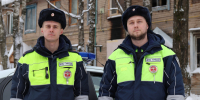 Полицейские Коми помогли жильцам многоквартирного дома эвакуироваться во время пожара - ГИБДД