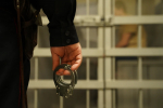 В Сыктывкаре 30-летний мужчина ударил девушку в баре
