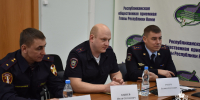 В Сыктывкаре сотрудники Росгвардии приняли участие в прямой линии по вопросам безопасности в период проведения новогодних праздников - Росгвардия