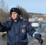 Инспектор ГАИ требует для проверки телефон водителя: вот что надо ответить и уехать - Pg11.Ru