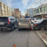 В Сыктывкаре внедорожник «отбросил» легковушку на припаркованную машину - Bnkomi.Ru
